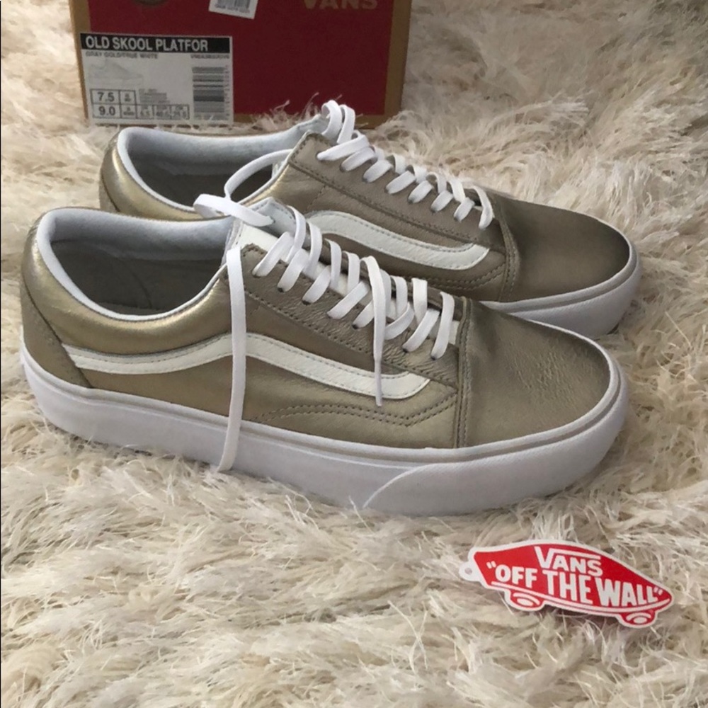 Vans old skool platform sneaker New in Box